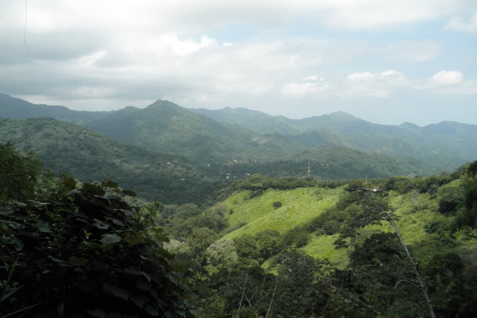Vista sobre Minca y las montañas verdes de la Sierra Nevada.